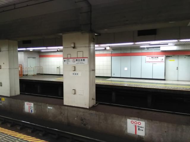 東日本橋駅ホーム・線路